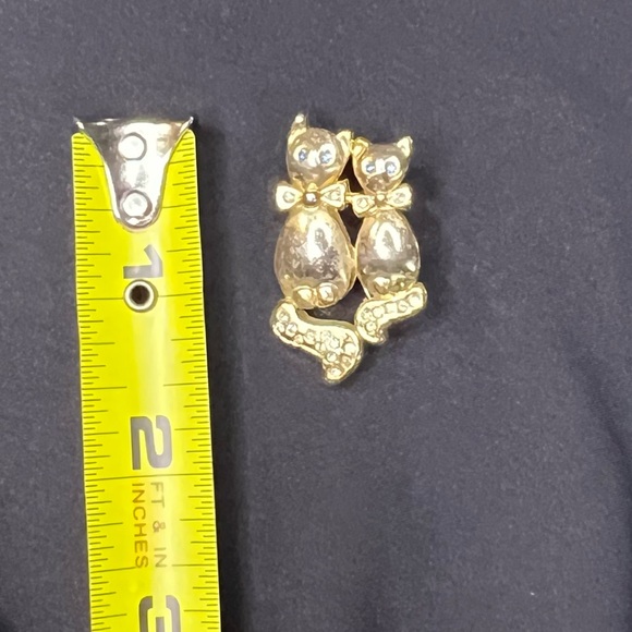 Vintage Gold Tone Cat / Kitten Brooch / Pin With Faux Diamond Aquamarine Gems - Picture 6 of 6